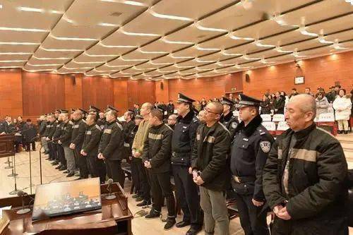 安徽涇縣：9人買通校車司機(jī)接送掩護(hù)，竟是為了干這事
