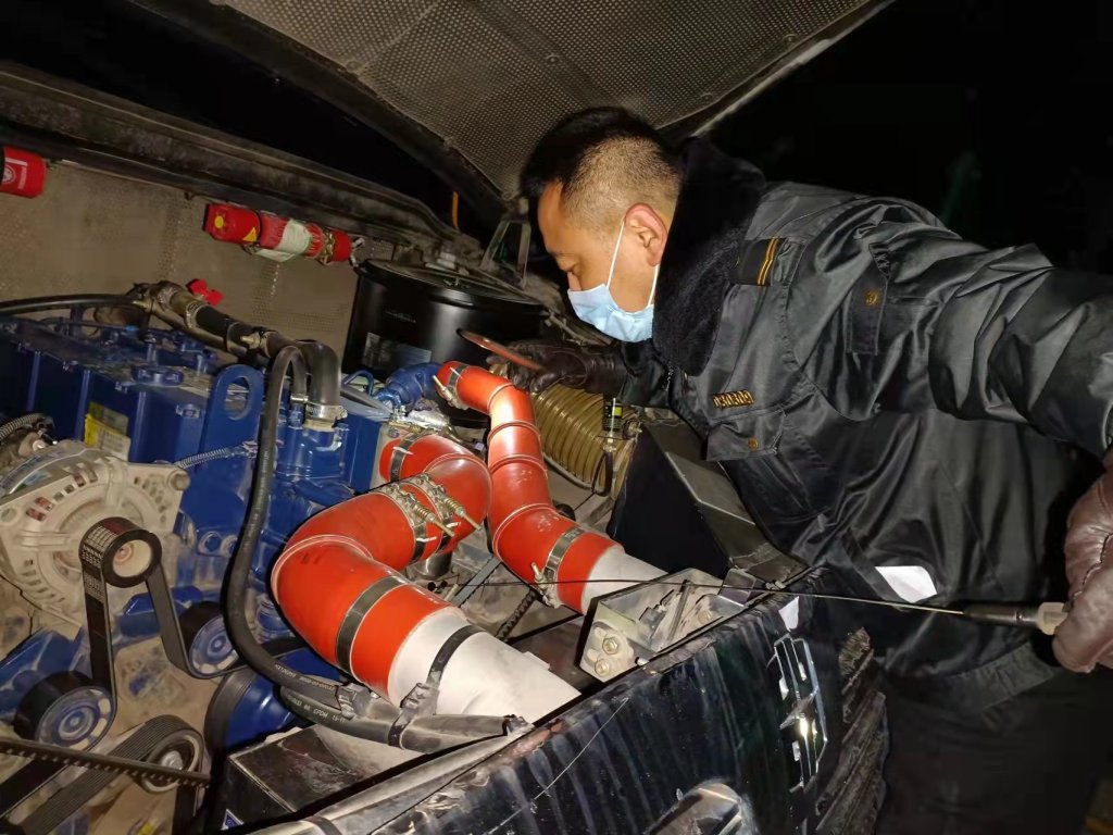 讓孩子們溫暖乘車！青島2000余輛溫馨校車全面開暖風(fēng)