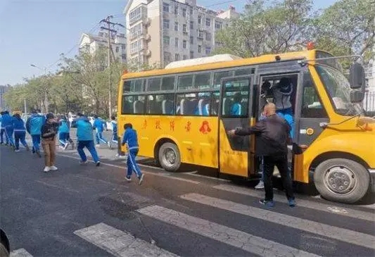 淄博博山區(qū)第六中學參加區(qū)春季校車應急演練活動