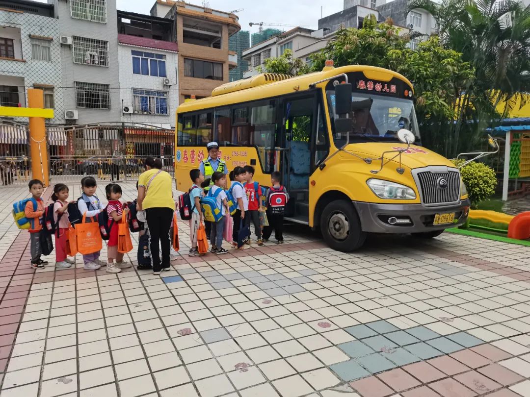 云浮交警專項檢查校車126輛，切實護航師生出行安全