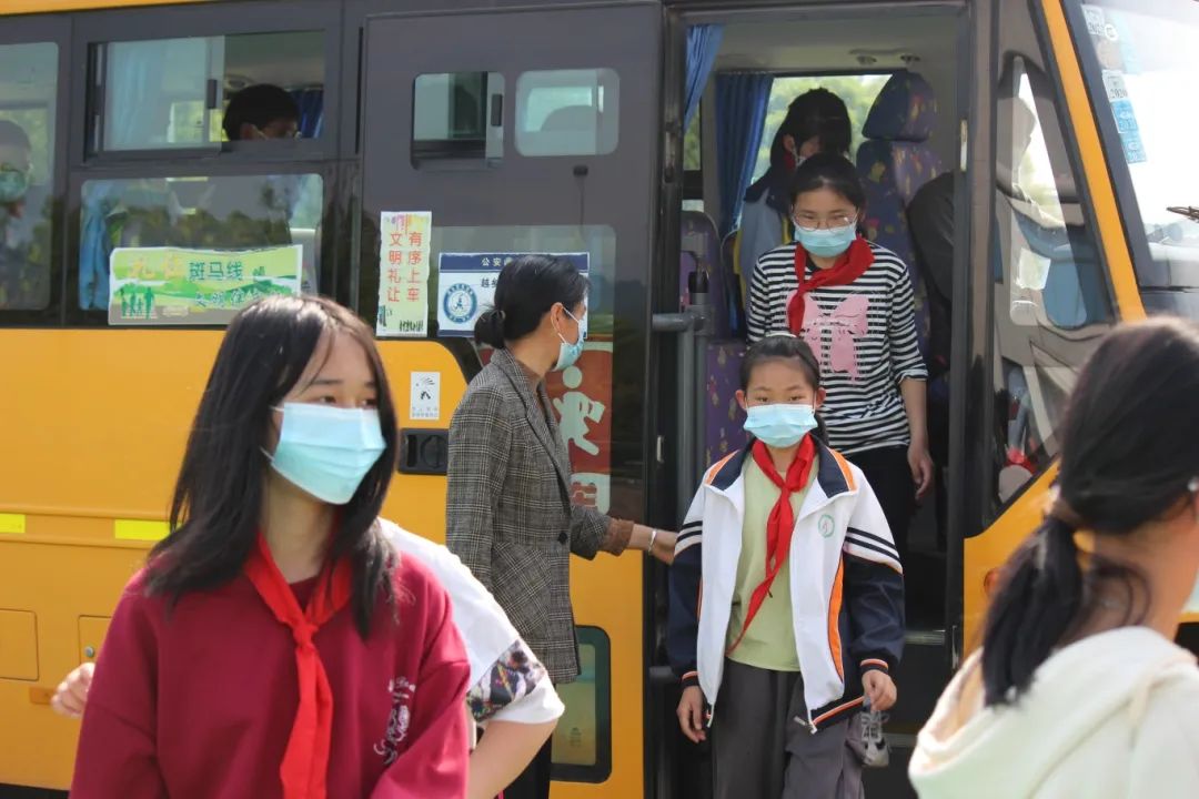 嵊州長(zhǎng)運(yùn)：守護(hù)未來(lái)，長(zhǎng)運(yùn)校車安全演練
