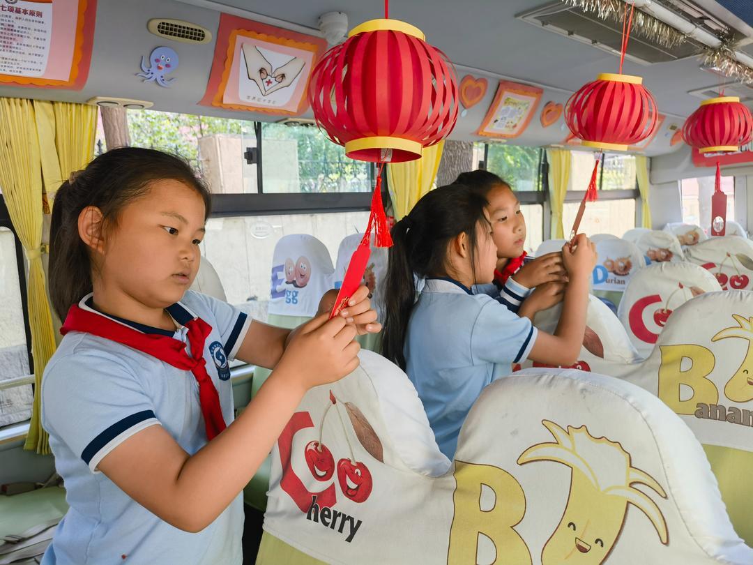 特色化服務(wù)助力“雙減”！青島溫馨校車打造學(xué)生流動樂園