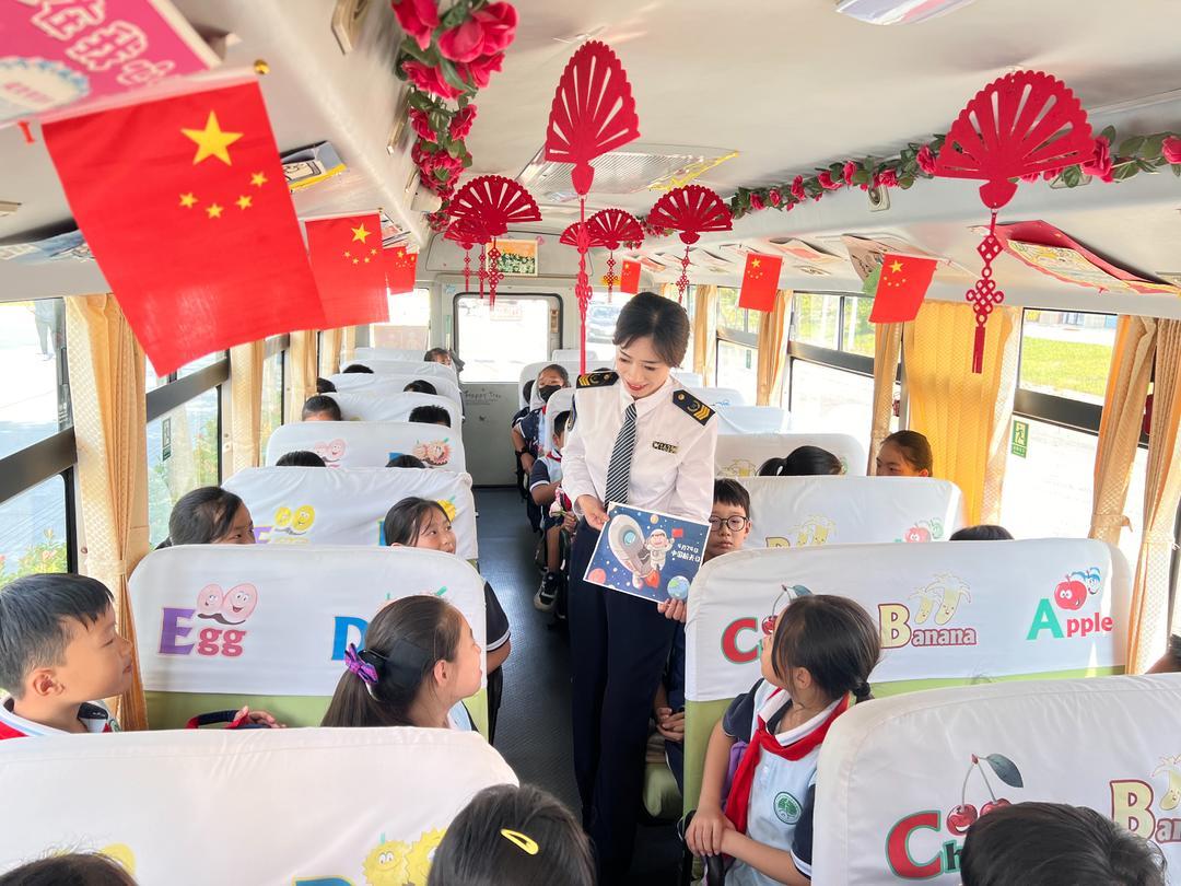特色化服務(wù)助力“雙減”！青島溫馨校車打造學(xué)生流動樂園