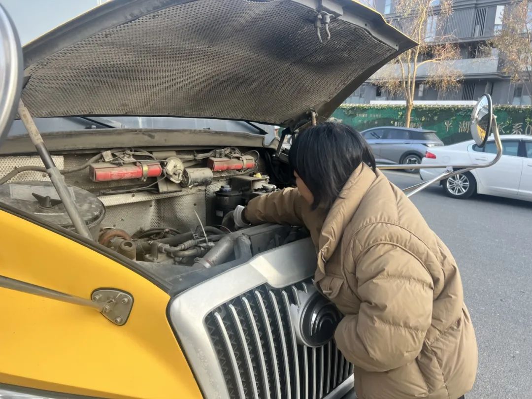 安全乘車，平安“童”行——記平湖市青鳥幼兒園校車安全應(yīng)急演練活動