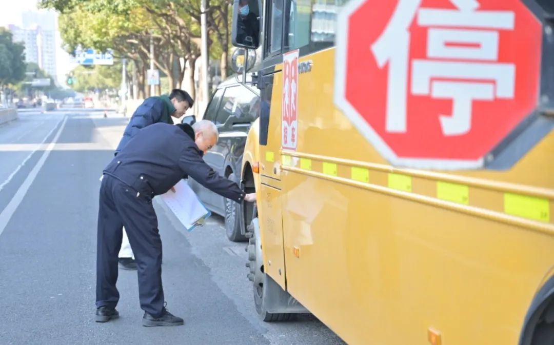 開學在即，姑蘇交警開展校車安全檢查