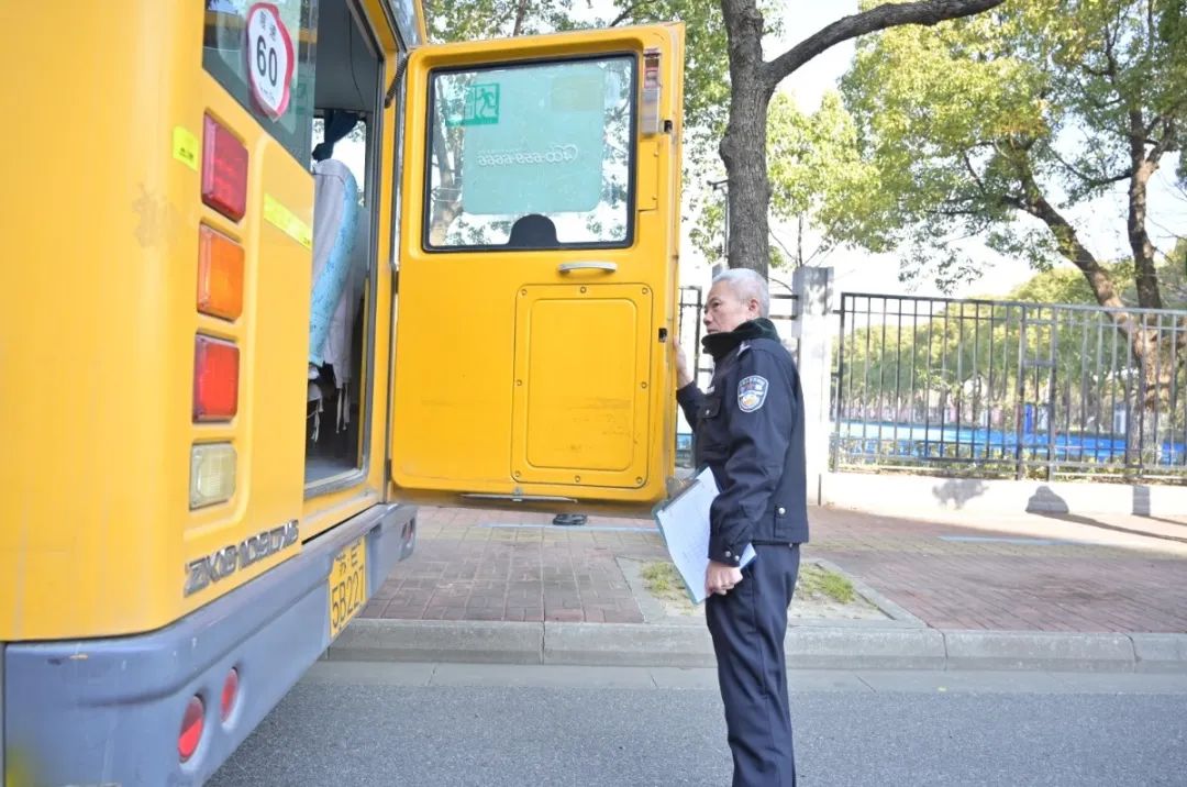 開學在即，姑蘇交警開展校車安全檢查