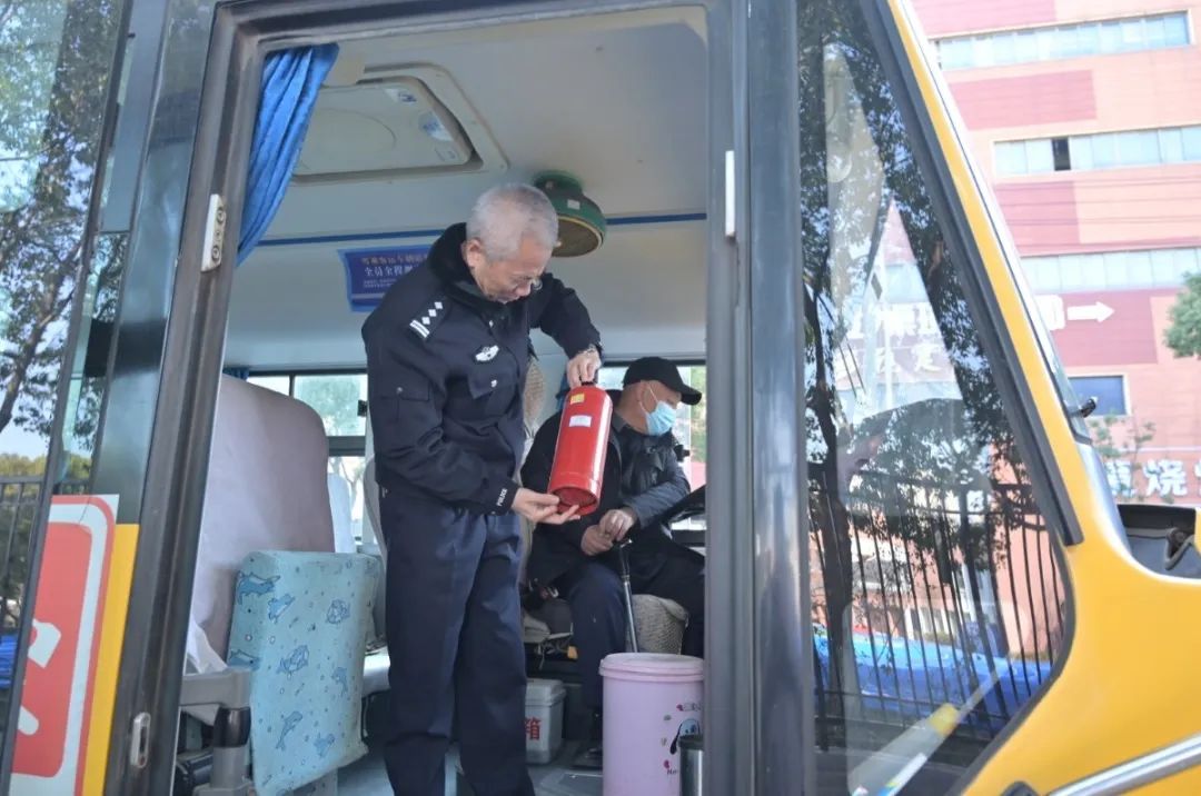 開學在即，姑蘇交警開展校車安全檢查