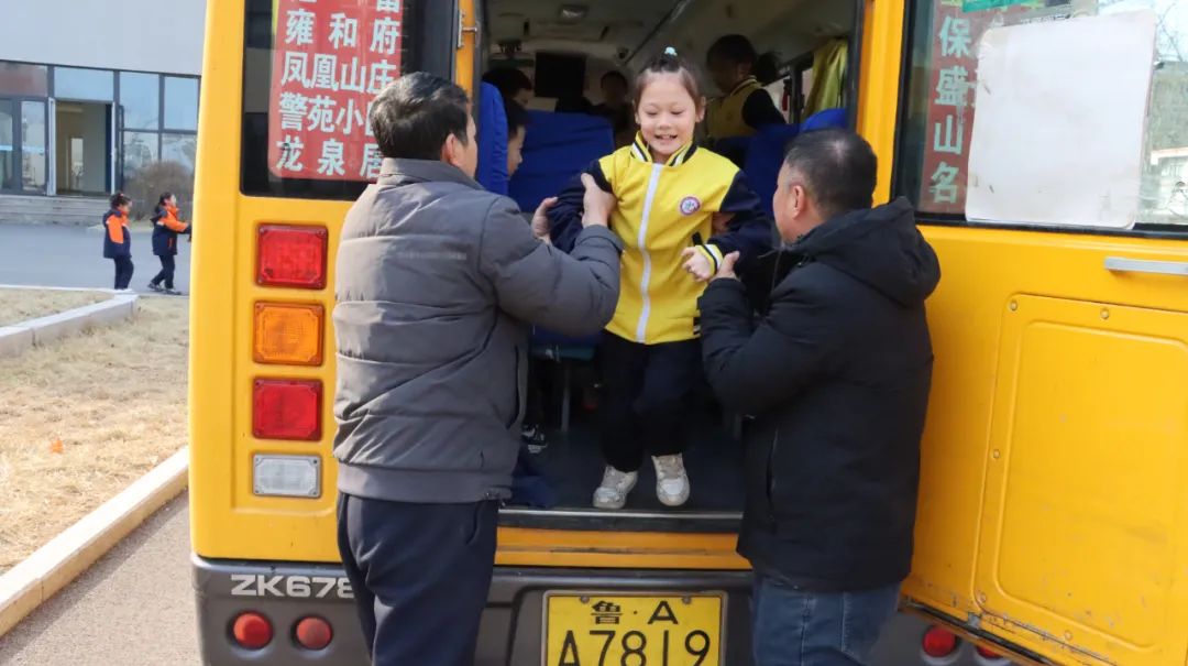 嚴把校車“安全關”，守護學生“平安路”