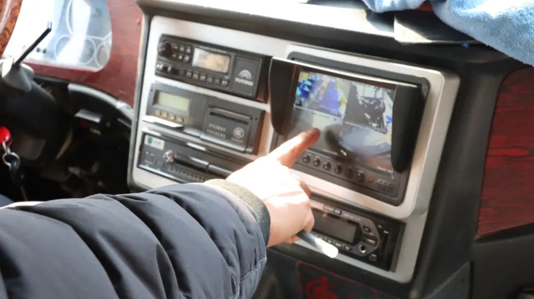 嚴把校車“安全關”，守護學生“平安路”