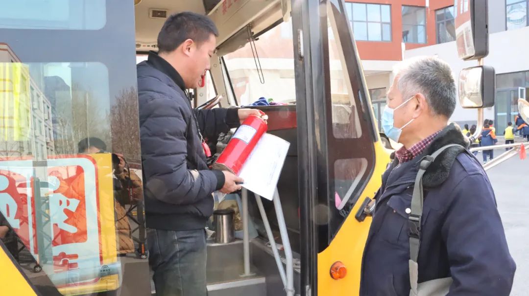 嚴把校車“安全關”，守護學生“平安路”