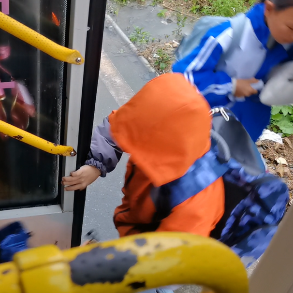 愛心護航：海清鄉鎮公益校車溫暖啟程！
