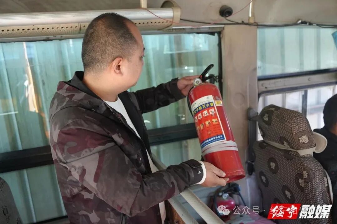 校車檢查常態化 筑牢出行“生命線”
