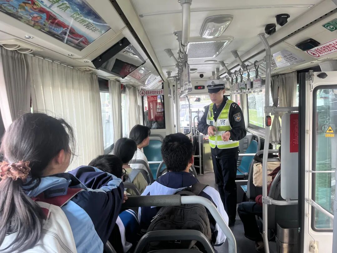 【和雅津北】津北學校開展校車安全應急疏散演練活動