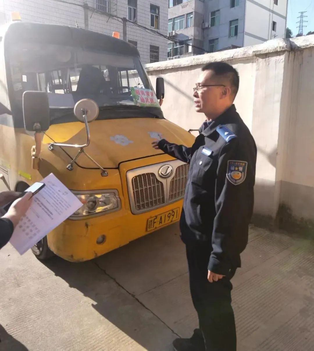 資溪交警開(kāi)展冬季校車安全大檢查