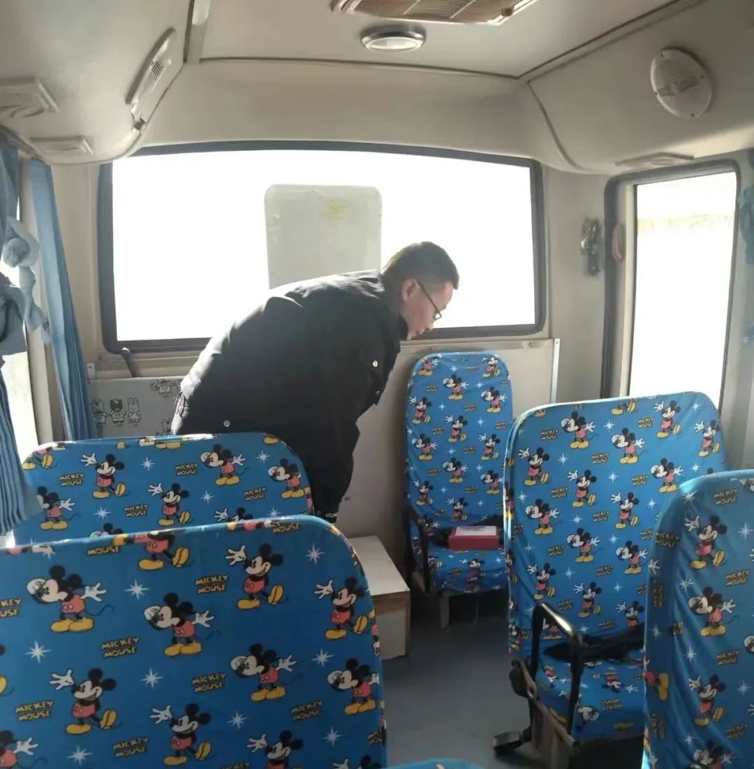 資溪交警開(kāi)展冬季校車安全大檢查