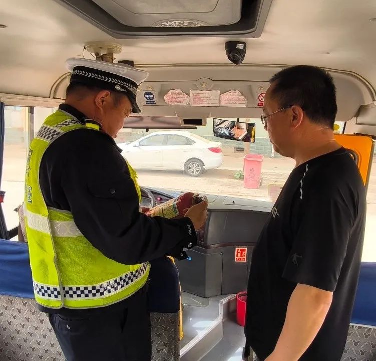 強(qiáng)化校車安全“大檢查”，擰緊校車出行“安全閥”