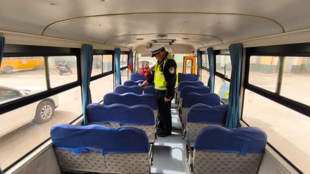 強(qiáng)化校車安全“大檢查”，擰緊校車出行“安全閥”