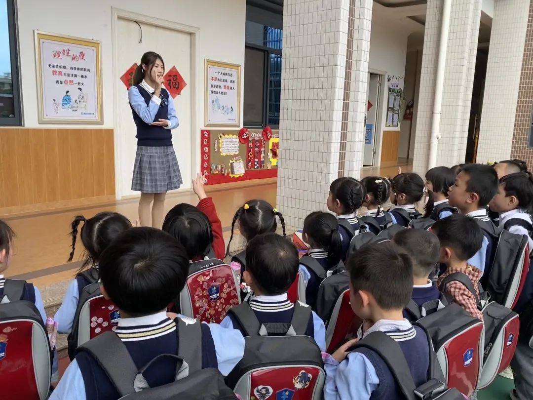 【校車安全】平安乘車，為愛(ài)護(hù)航——成田實(shí)驗(yàn)幼兒園校車安全應(yīng)急演練