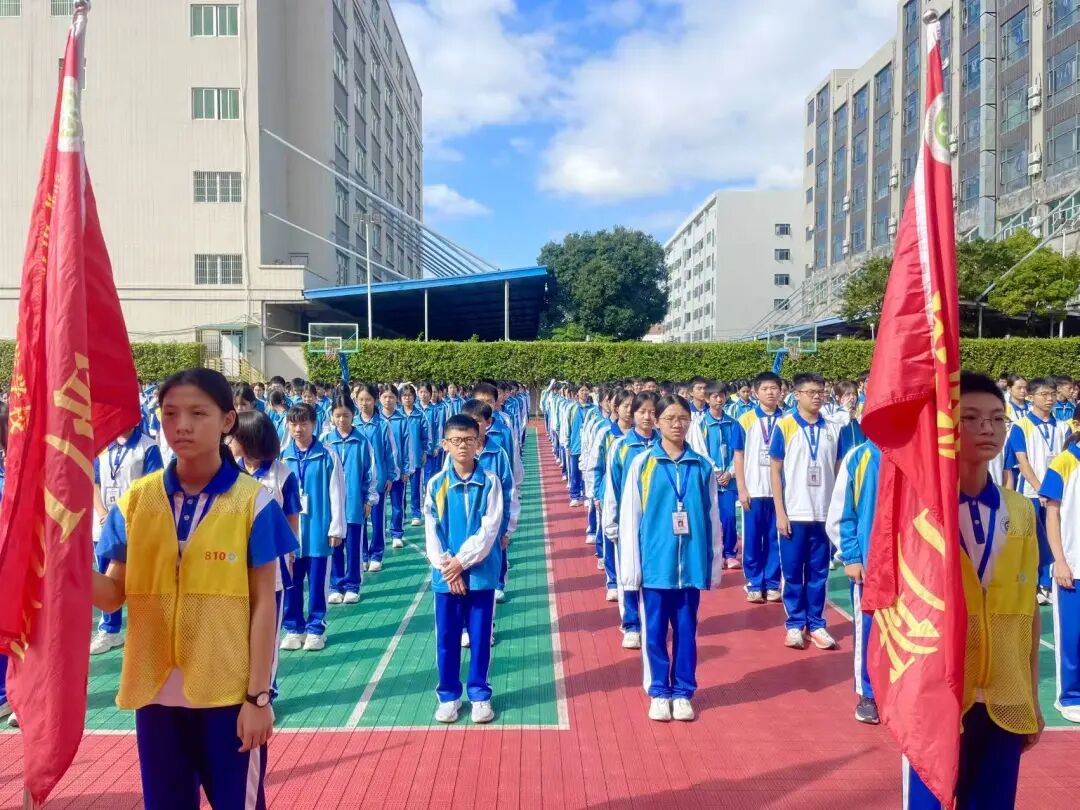 校車緊急疏散演練，為學子安全 “保駕護航”