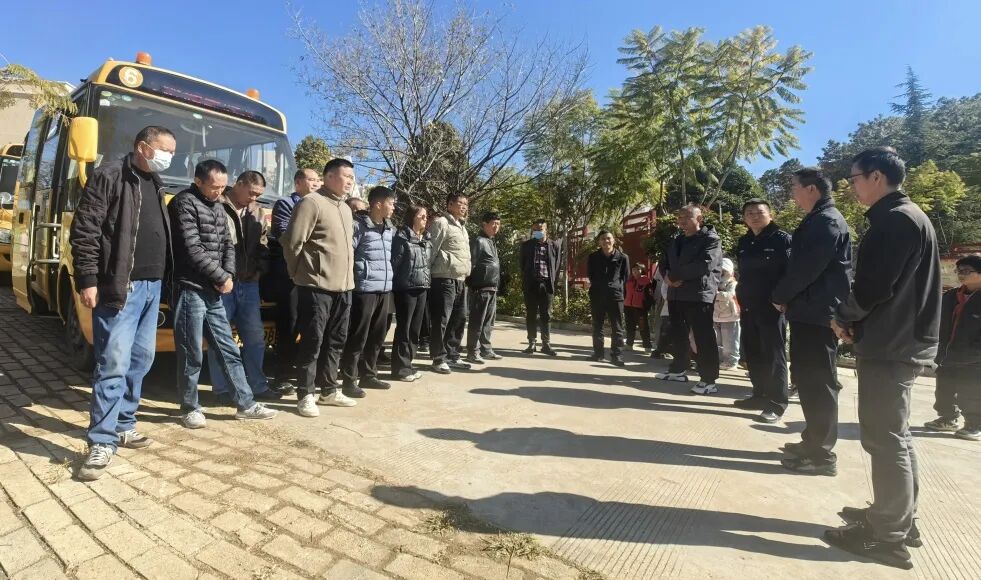 東川區(qū)多部門聯(lián)合開展校車安全專項(xiàng)檢查工作