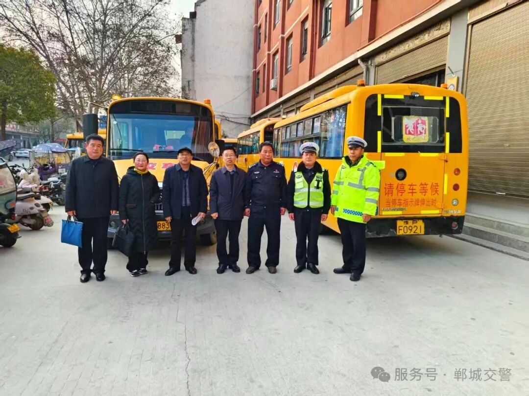 筑牢校車載人安全防線 鄲城交警聯合中心校開展校車駕駛員及隨車教師安全培訓會（二）