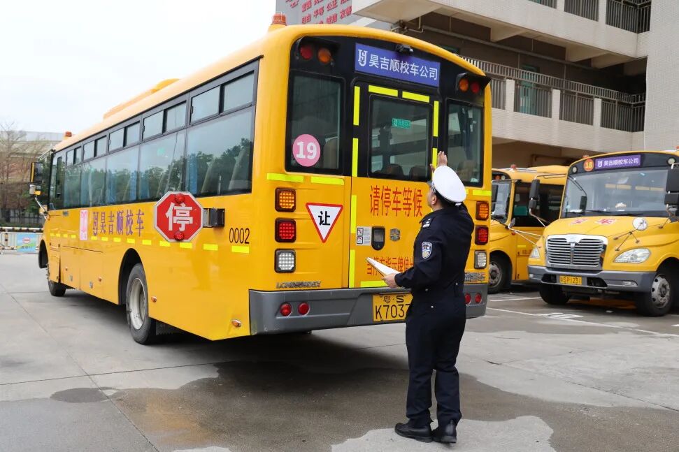 寮步嚴把校車安全關 護航開學平安路