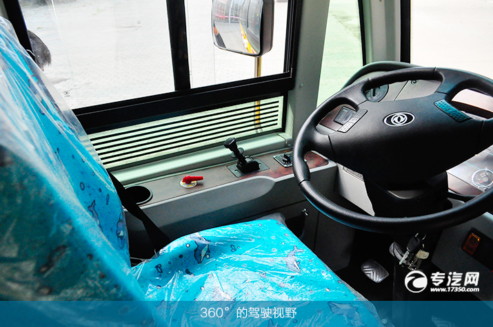 彰顯簡潔大方一汽華策38座幼兒園校車評測之內飾篇空間4.jpg