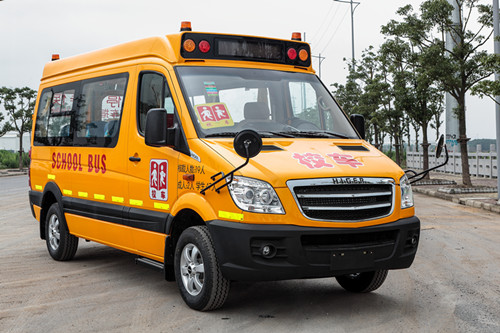 龍駒校車