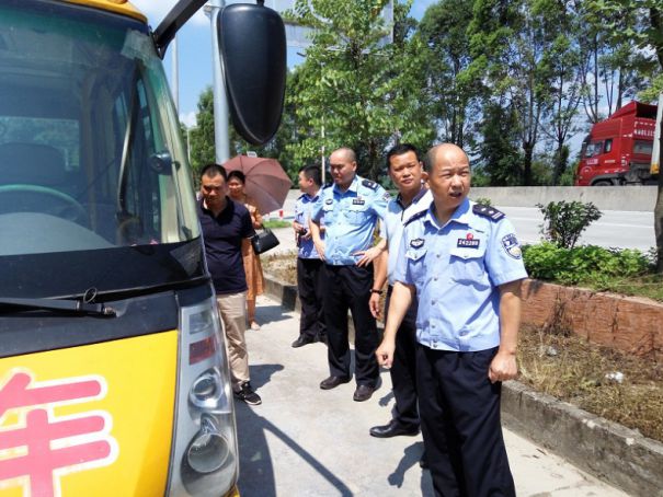 廣東佛岡從源頭上對校車加強(qiáng)管理