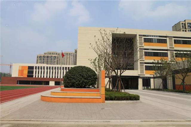 今年，歷城區(qū)9所新建學(xué)校、8所新建幼兒園啟用