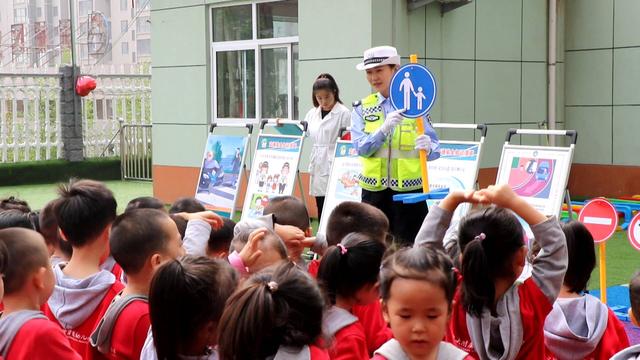 韓城交警國慶節前夕深入轄區幼兒園開展交通安全宣傳活動