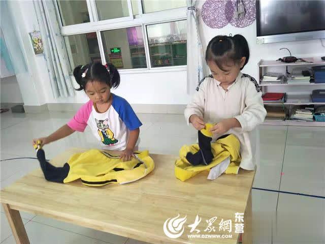 廣饒經(jīng)濟(jì)開發(fā)區(qū)中心幼兒園開展巧手疊衣服比賽活動