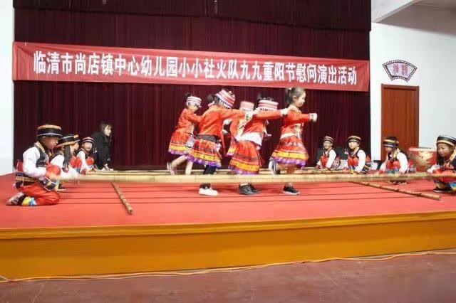 臨清尚店鎮(zhèn)中心幼兒園重陽節(jié)為敬老院老人慰問演出