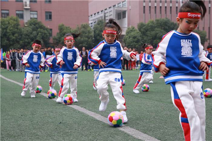 合肥市榮城幼兒園參加廬陽區第四屆“區長杯”青少年校園足球比賽開幕式