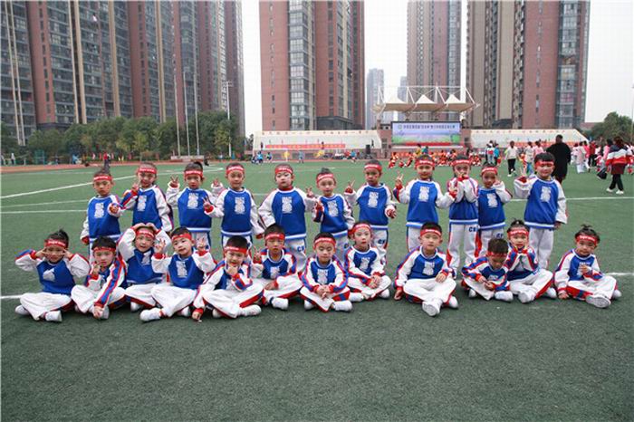 合肥市榮城幼兒園參加廬陽區第四屆“區長杯”青少年校園足球比賽開幕式