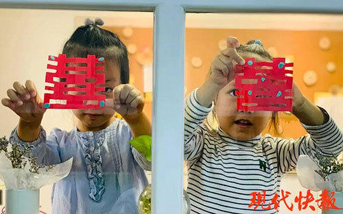 南京一幼兒園首開“婚禮課”，28個(gè)娃娃把老師“嫁”了！