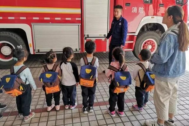 英迪國際幼兒園消防活動系列之——“我心中的消防員”