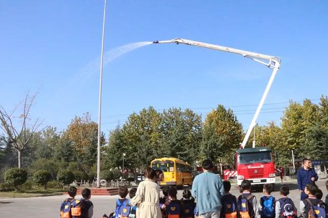 英迪國際幼兒園消防活動系列之——“我心中的消防員”