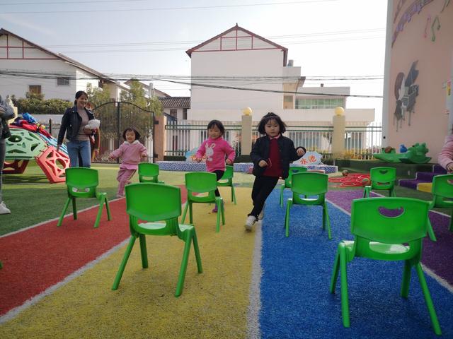 城固原公鎮(zhèn)希望幼兒園小型趣味運動會燃爆全場