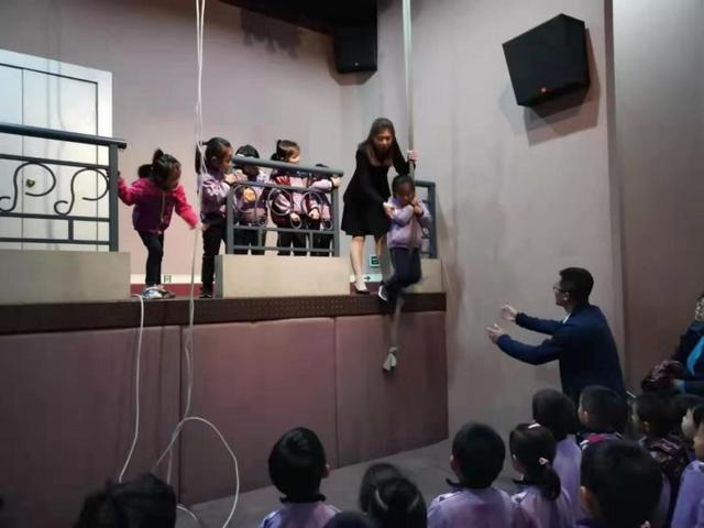 幼兒園小朋友走進消防博物館，“為英雄叔叔點贊”
