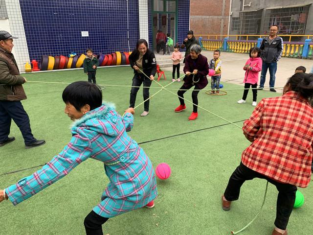 石門縣磨市鎮(zhèn)中心幼兒園：開展趣味親子闖關(guān)游園會(huì)活動(dòng)
