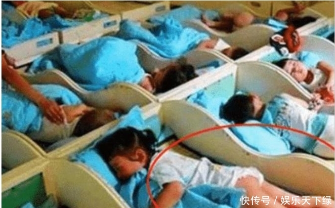幼兒園老師因發一張“午睡照”，被家長集體討伐，網友：趕緊下崗吧！