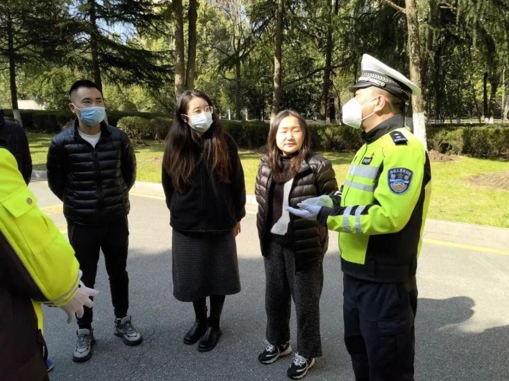 為愛護(hù)航，安全“童行”——校車交通事故安全演練！