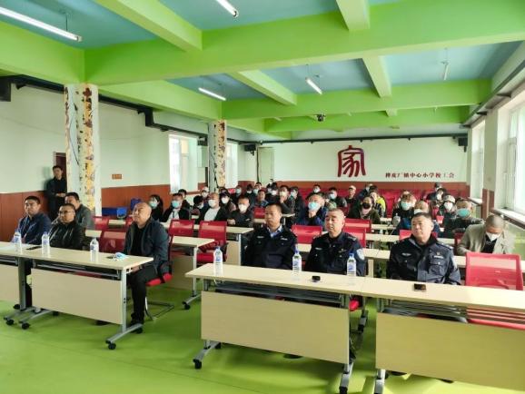 春季守護行動 | 昌邑交巡警聯(lián)合區(qū)教育局對校車進行安全大檢查