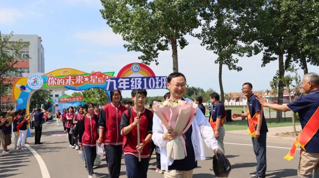溫情守護(hù)十一載 愛心送考再啟航
