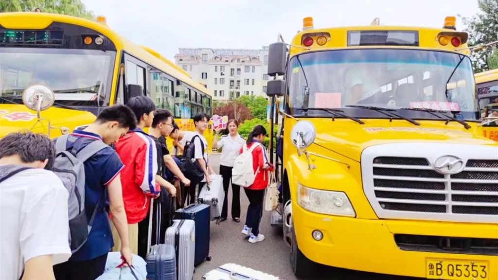 溫情守護(hù)十一載 愛心送考再啟航