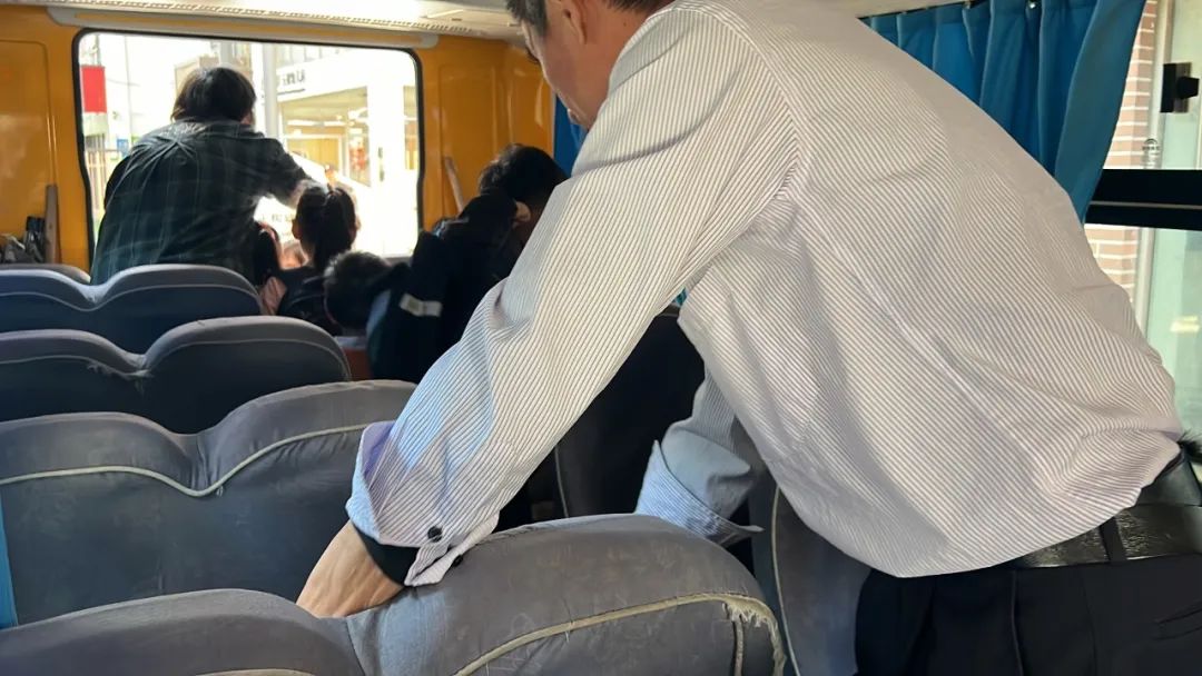 “為愛護航，校車安全伴我行”——上海松江區(qū)玉樹幼兒園校車安全應(yīng)急演練活動