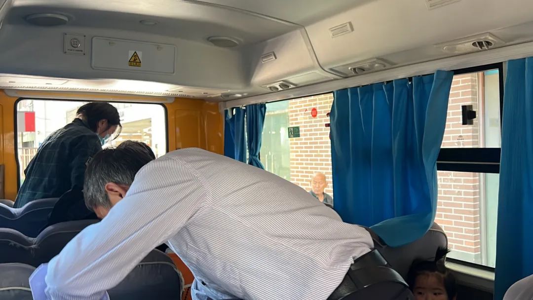 “為愛護航，校車安全伴我行”——上海松江區(qū)玉樹幼兒園校車安全應(yīng)急演練活動
