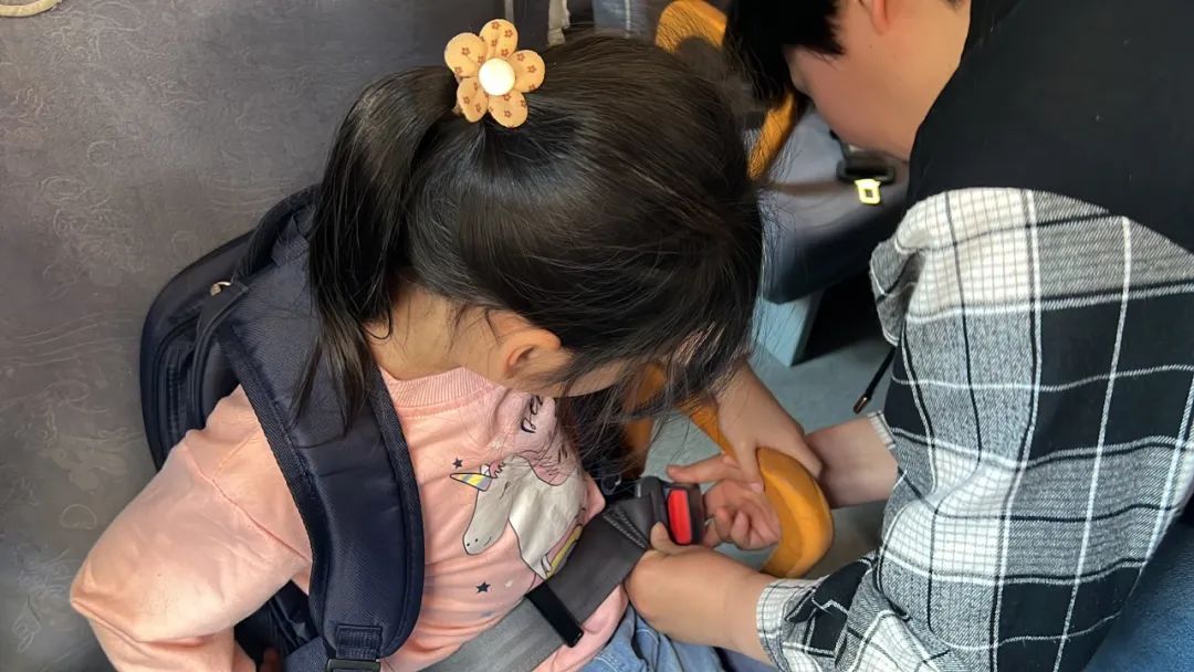 “為愛護航，校車安全伴我行”——上海松江區(qū)玉樹幼兒園校車安全應(yīng)急演練活動