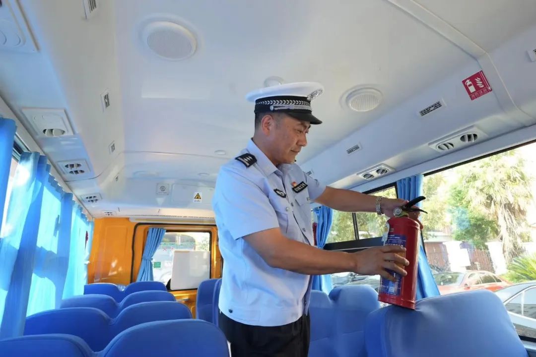 安全感拉滿的校車，看蜀黍如何“穩(wěn)穩(wěn)”拿捏！